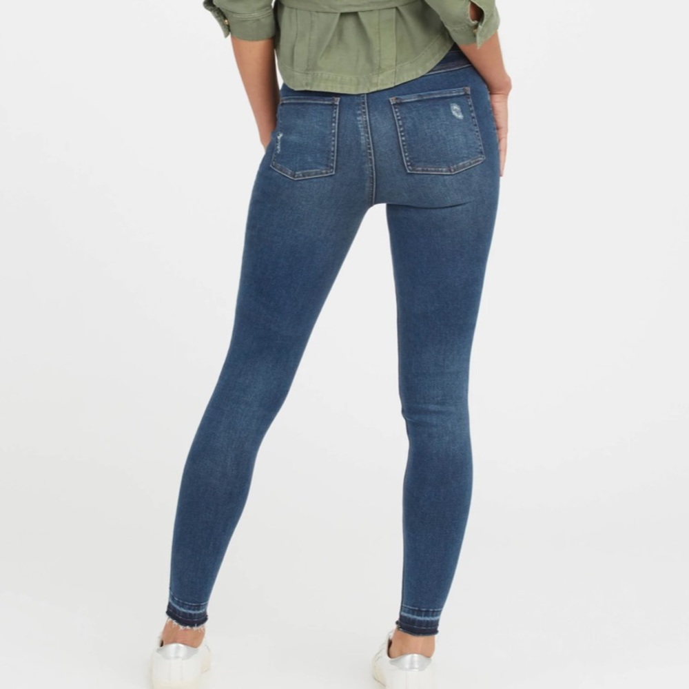 NWT Spanx Distressed Skinny Jeans Medium Wash.  Size Small - Picture 2 of 4